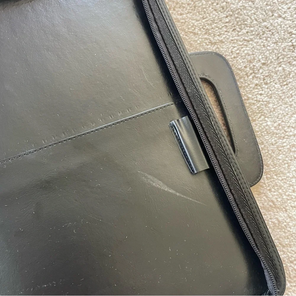 Vintage Starlight International Portfolio Black Vinyl Gold Logo Bifold Handles